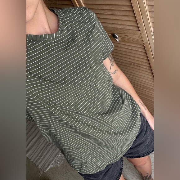 Lululemon Love Crew Short Sleeve T-shirt in Olive Green, US Women’s Size 4 - Picture 2 of 9